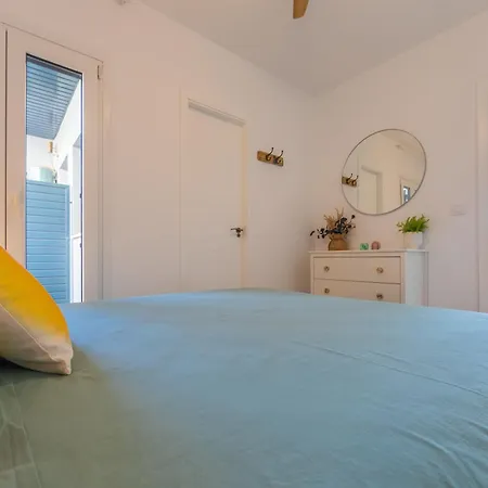 Brisa - Modern - By Rent